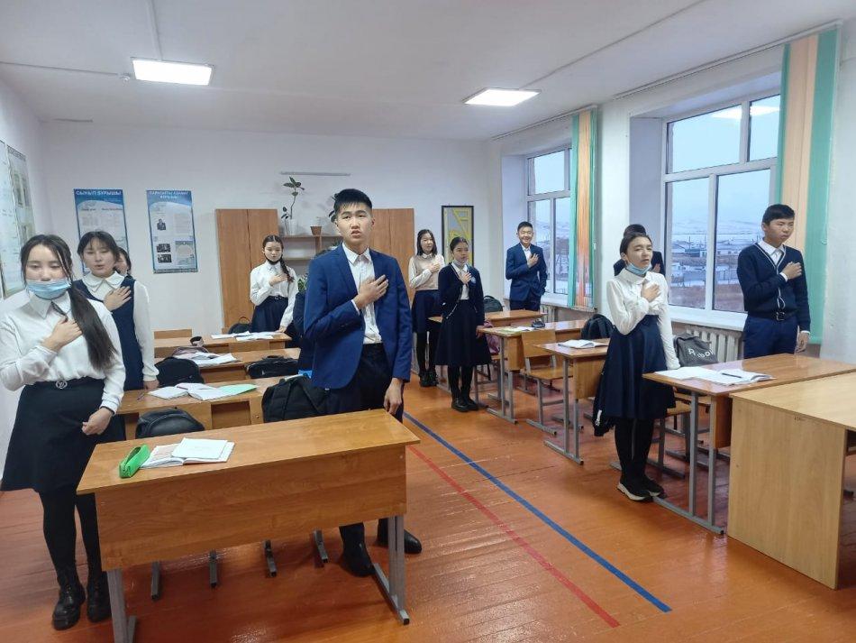 Қазақстан Республикасының Әнұранын орындау