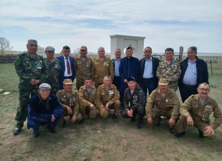 Интернационалист-жауынгер "Қызыл Жұлдыз" орденінің иегері А.А.Быхин зиярат ету